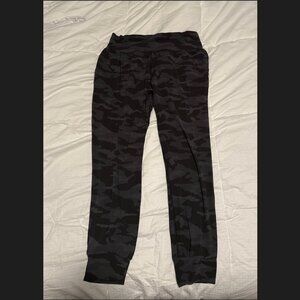 Athleta Salutation camo joggers XL